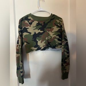 Forever 21 long sleeve camo crop top